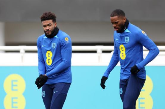 詹姆斯遭遇十五持续失利,阿森纳教练压力巨大!